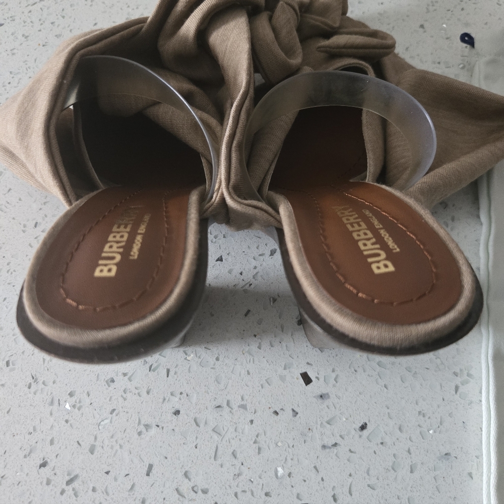 Burberry Slingback Pumps Size 6.5 (36.5) With Dust Bag - Picture 4 of 15